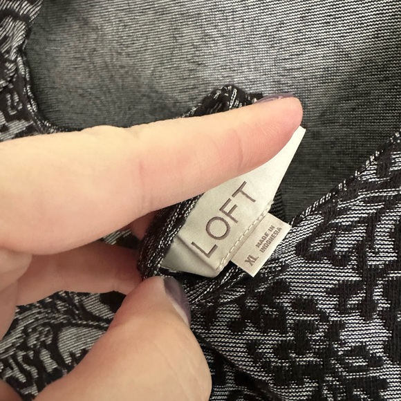 Like new women’s top - Picture 2 of 3